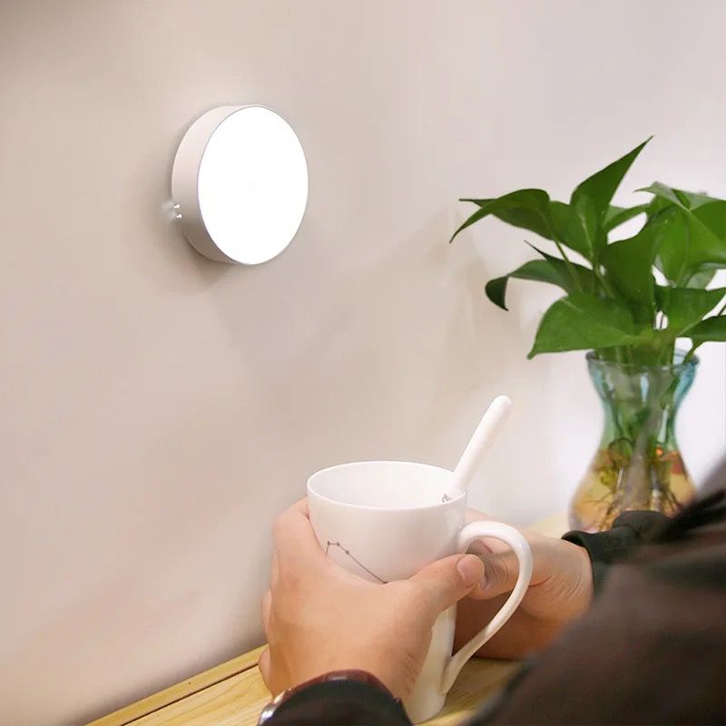 Luz LED con Sensor de Movimiento – Se enciende sola y cuida a los tuyos de noche